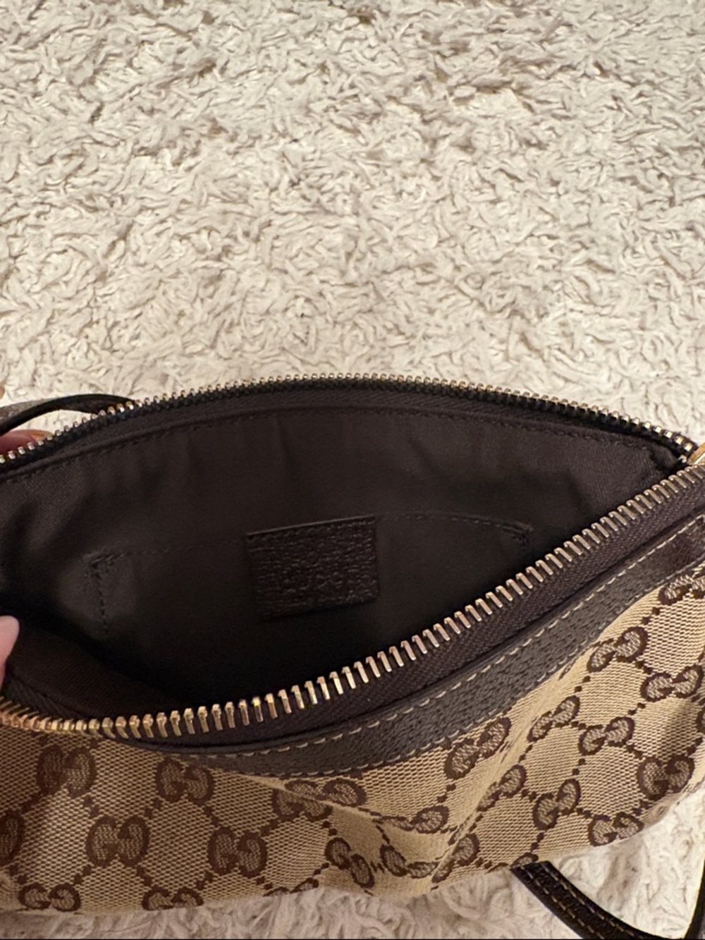 gucci gg canvas bumble bee charm pochette - Picture 3 of 5